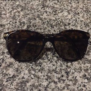 Women’s Burberry sunglasses with case!